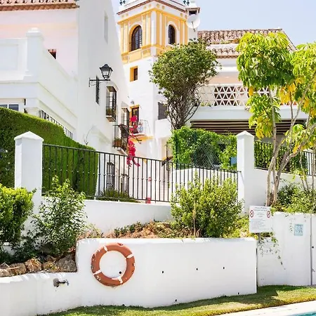 펜션 Charming Tower House With Amazing Sea Views 마르베야