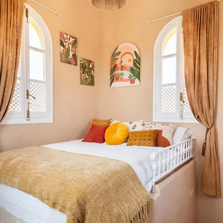 Charming Tower House With Amazing Sea Views Дом отдыха Марбелья