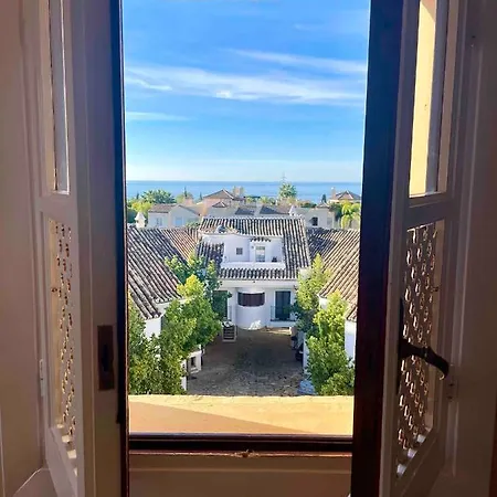 Charming Tower House With Amazing Sea Views Feriehus *